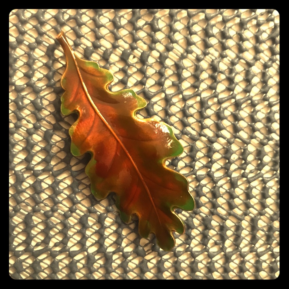 Accessocraft brooch